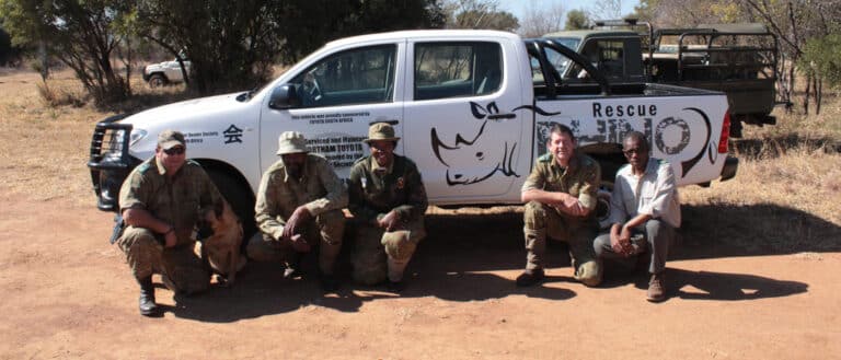 Read more about the article Hilux helping to save rhinos