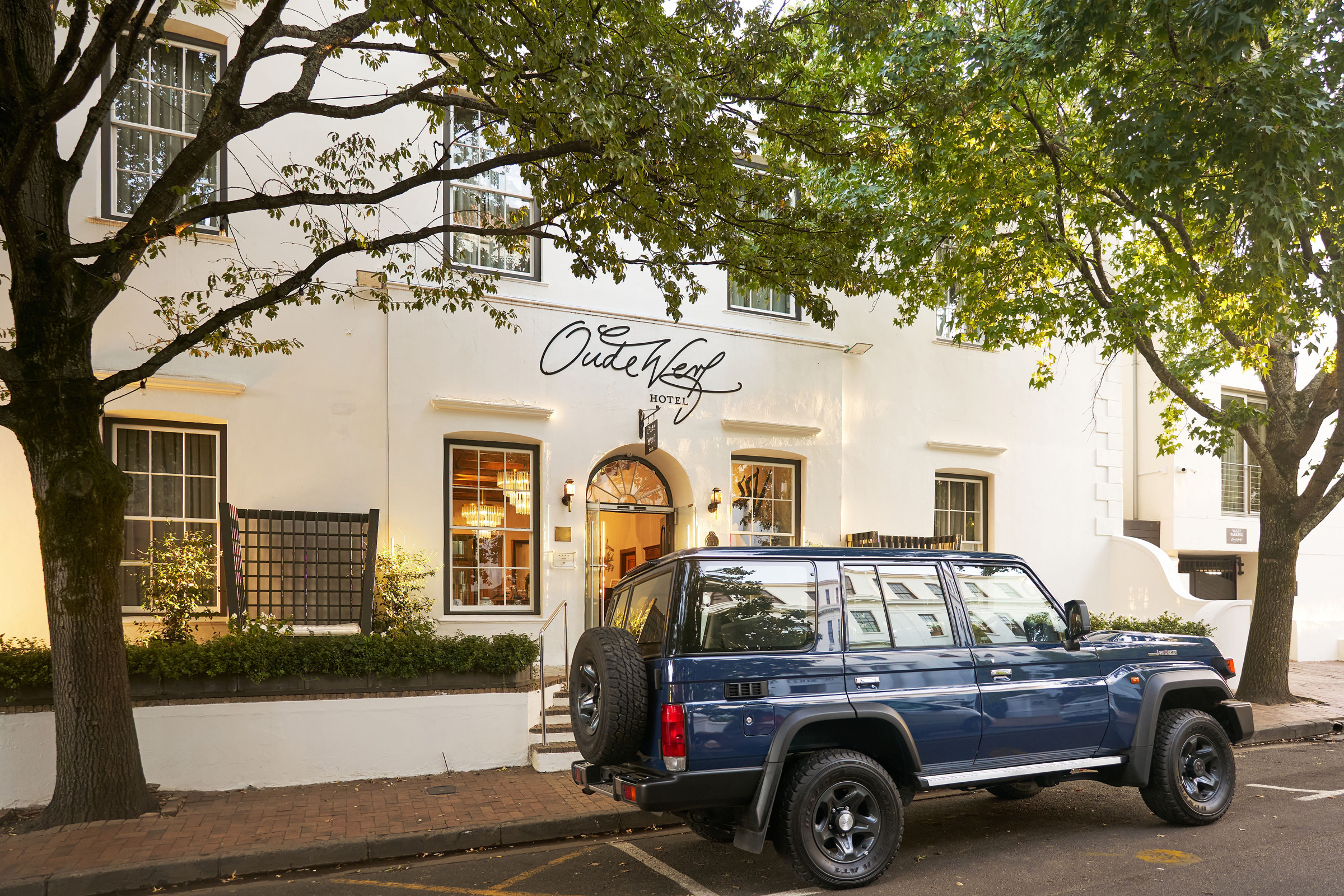 The Land Cruiser 76 station wagon parked in front of Oude Werf Hotel, Stellenbosch